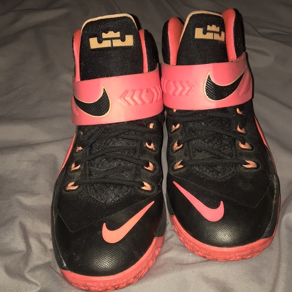 peach and black nike shoes